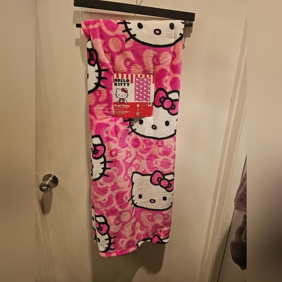 Hello kitty plush trow blanket 50 by 70